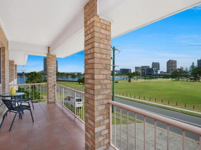 Tumut Unit 2 - Great unit in a central location to beaches, clubs and shopping Wi-Fi included Coolangatta